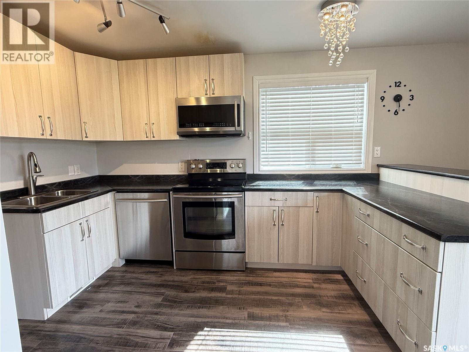 33 Mcculloch Street, Fillmore, SK - Indoor Photo Showing Kitchen With Double Sink