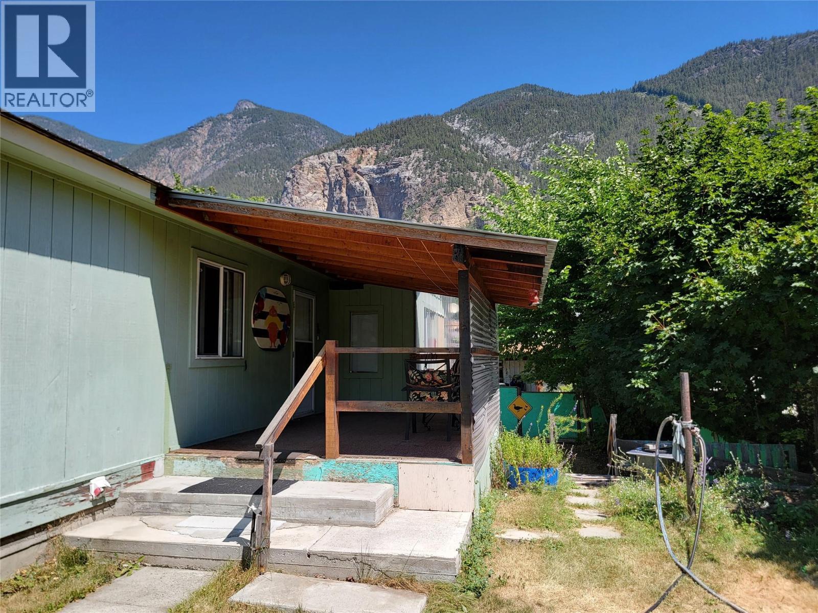 981 Scott Avenue, Hedley, BC - Outdoor