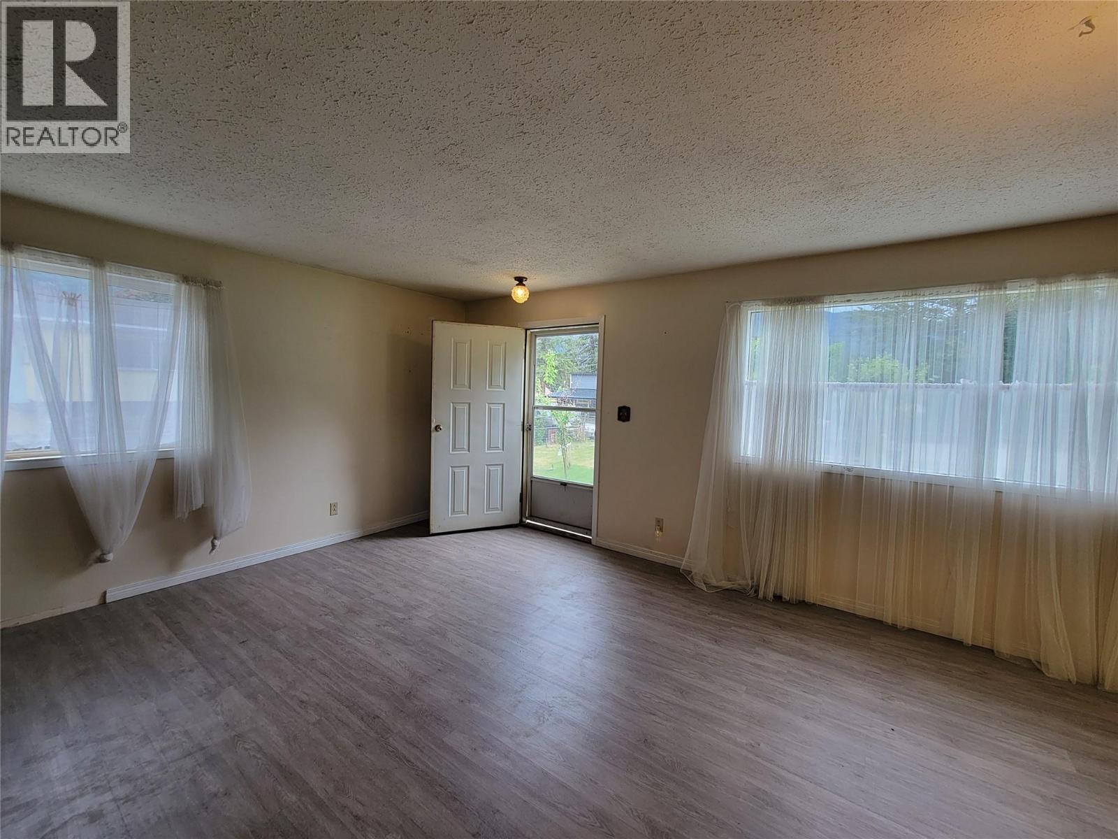 981 Scott Avenue, Hedley, BC - Indoor Photo Showing Other Room
