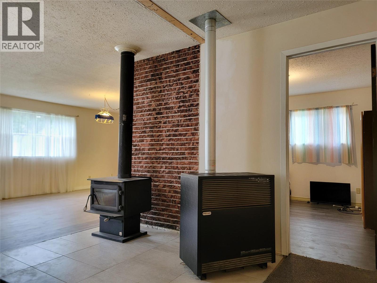 981 Scott Avenue, Hedley, BC - Indoor Photo Showing Other Room