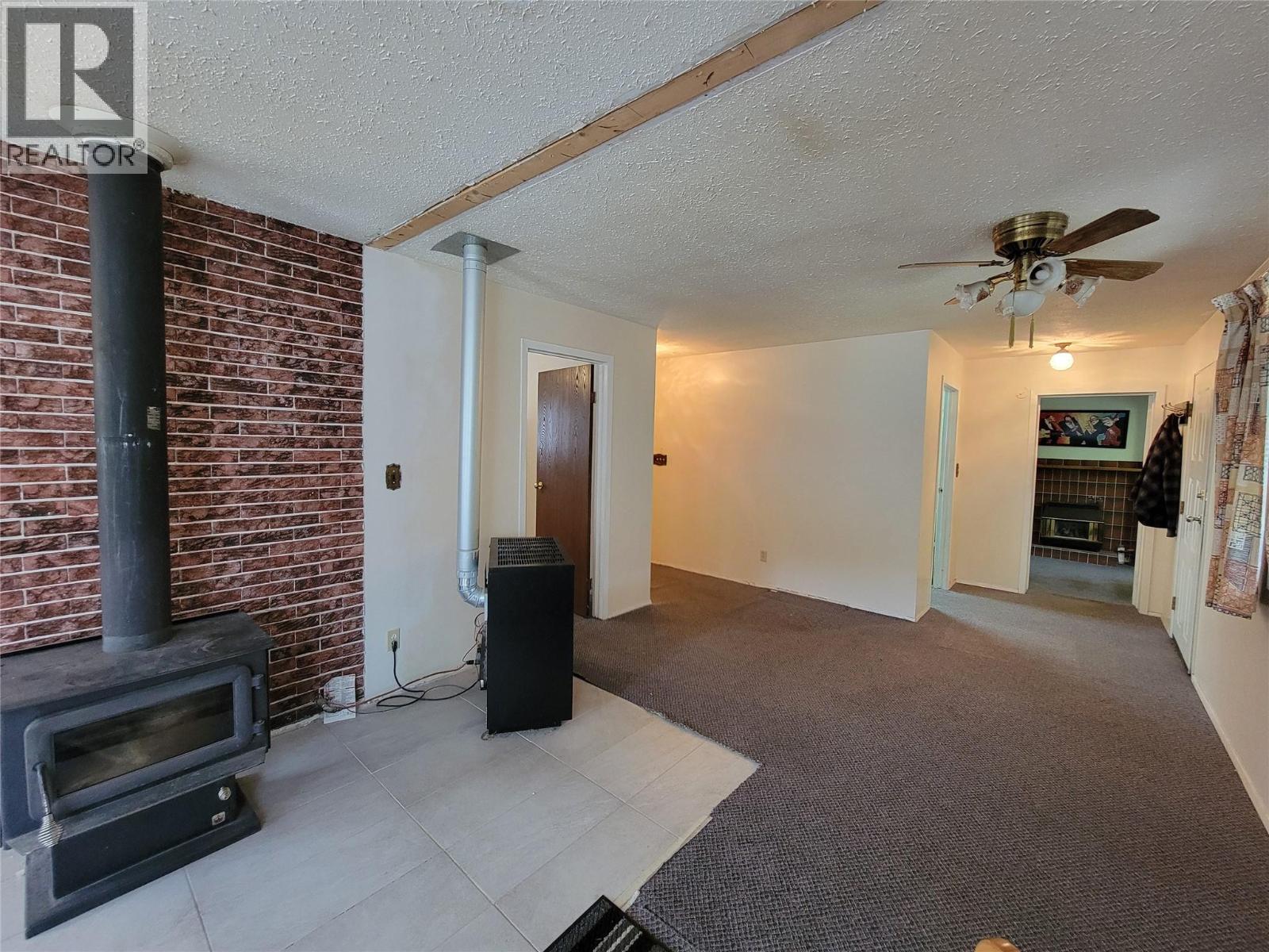 981 Scott Avenue, Hedley, BC - Indoor Photo Showing Other Room