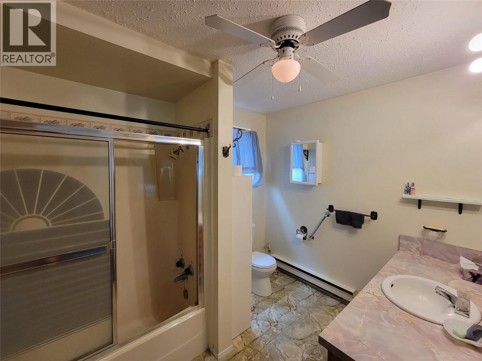 981 Scott Avenue, Hedley, BC - Indoor Photo Showing Bedroom