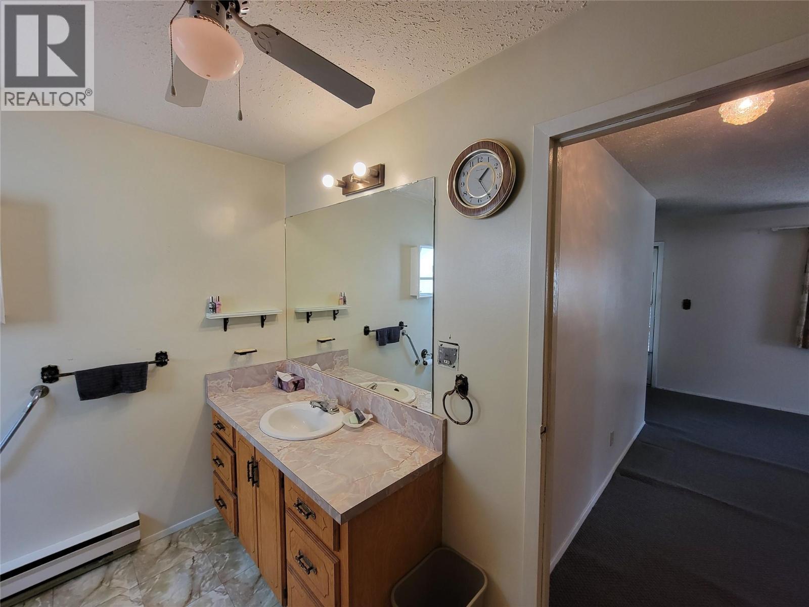 981 Scott Avenue, Hedley, BC - Indoor Photo Showing Bathroom