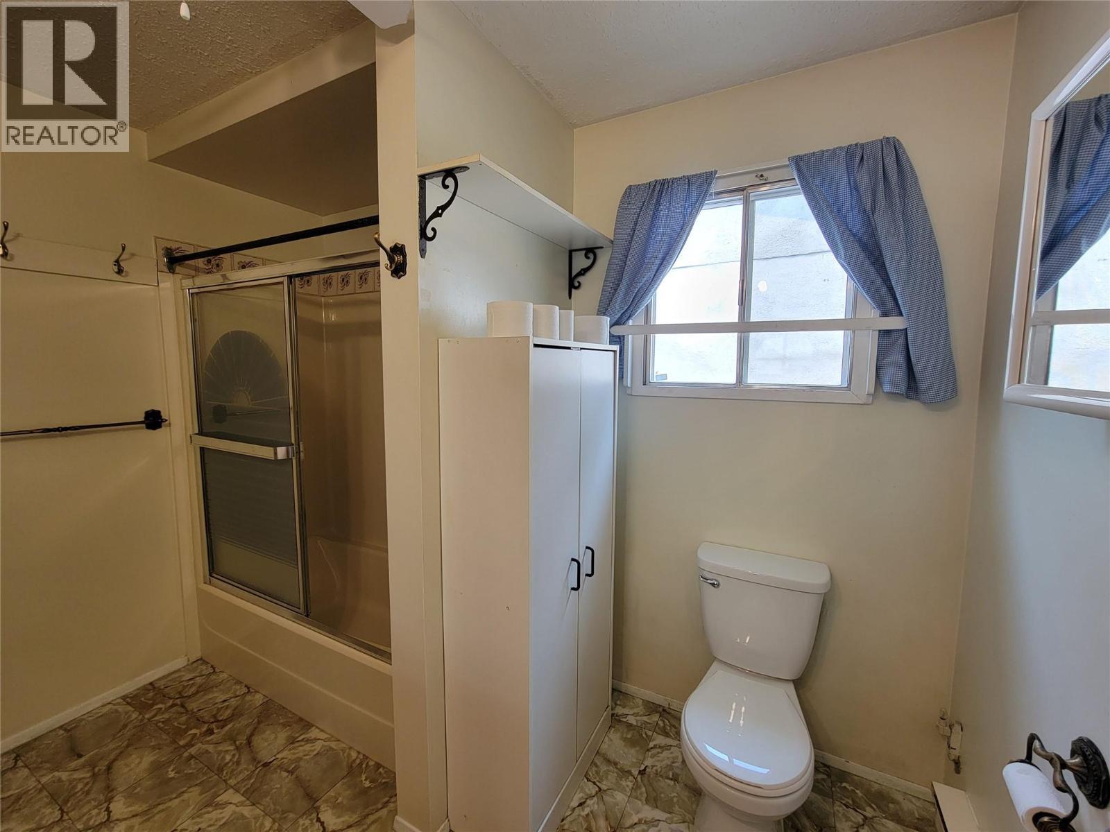 981 Scott Avenue, Hedley, BC - Indoor Photo Showing Bathroom