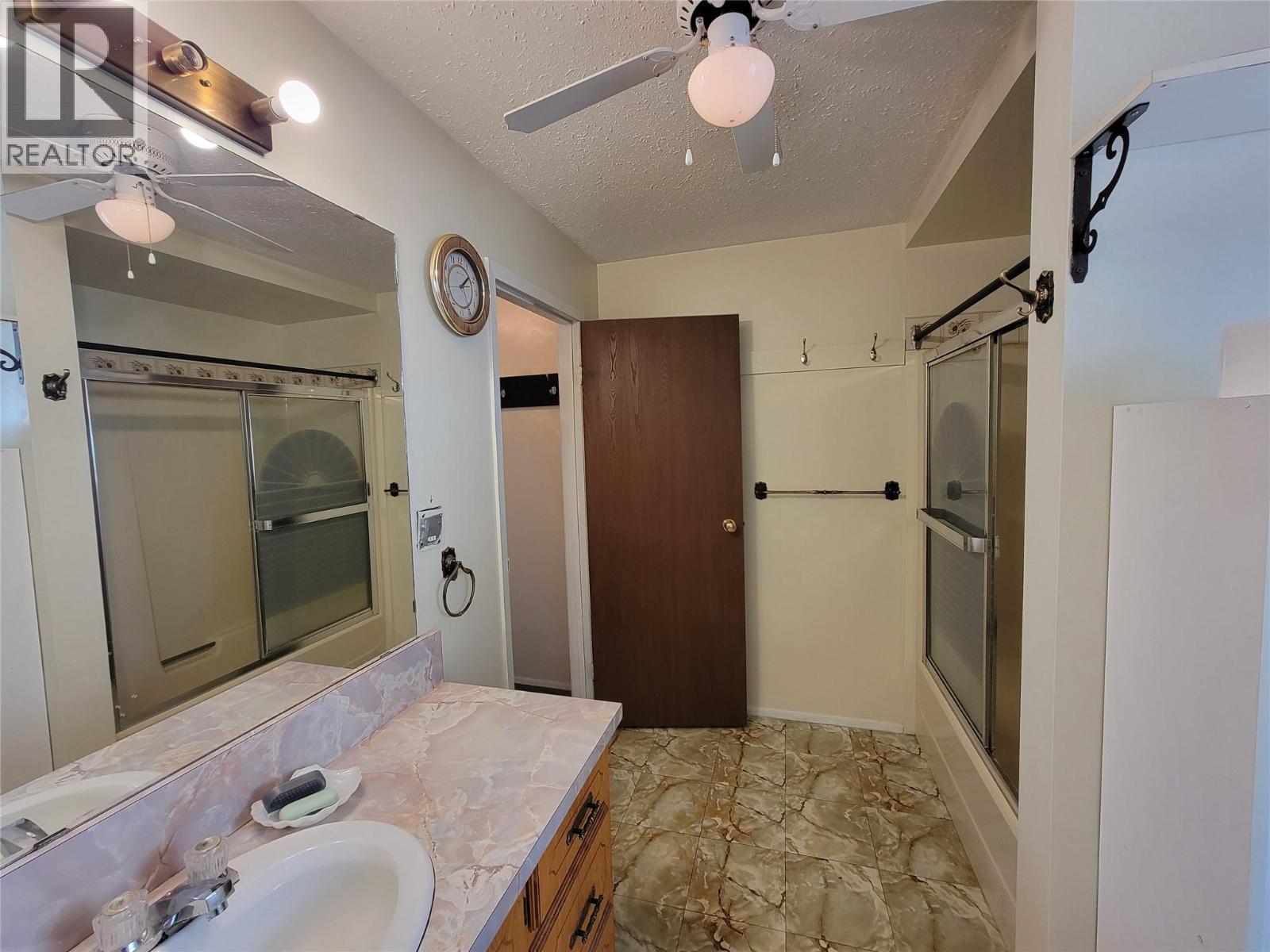 981 Scott Avenue, Hedley, BC - Indoor