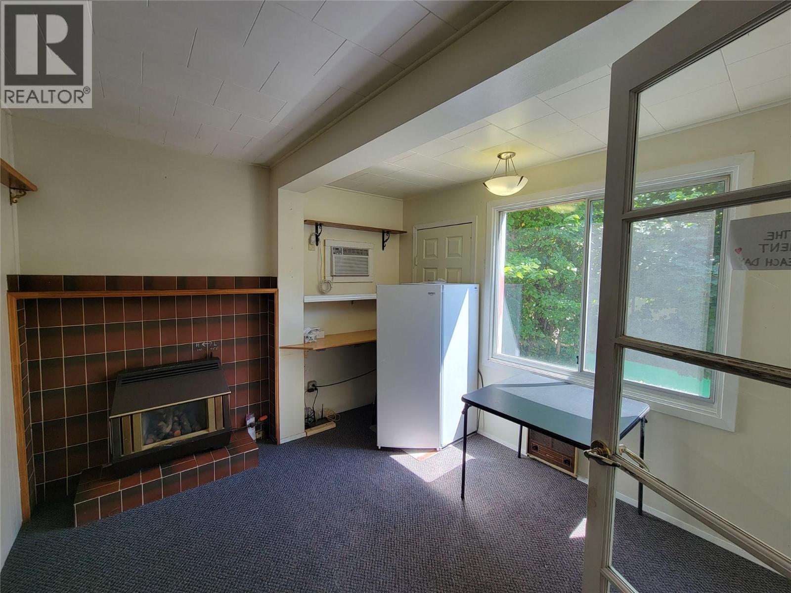981 Scott Avenue, Hedley, BC - Indoor Photo Showing Other Room