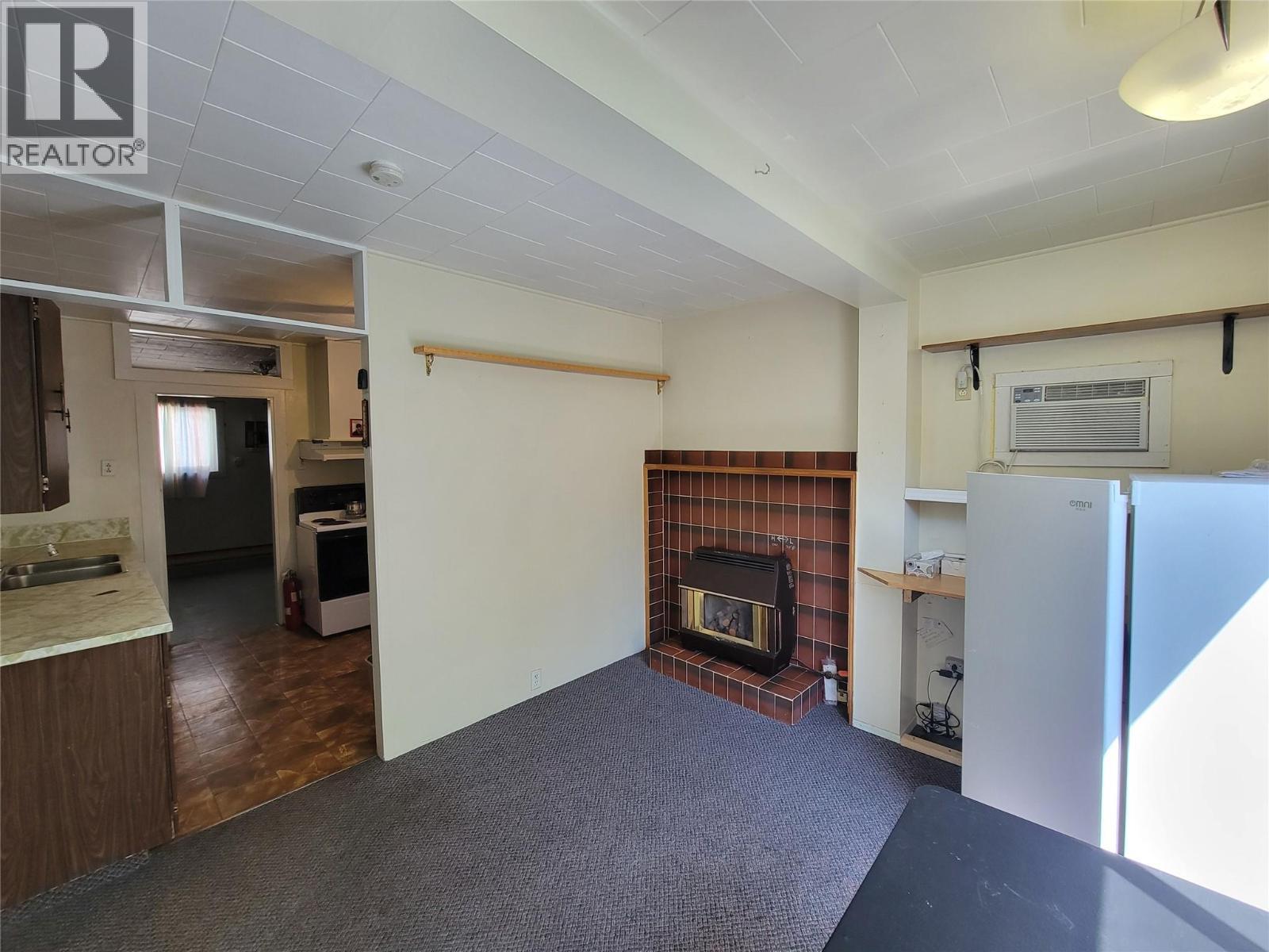 981 Scott Avenue, Hedley, BC - Indoor Photo Showing Kitchen With Double Sink