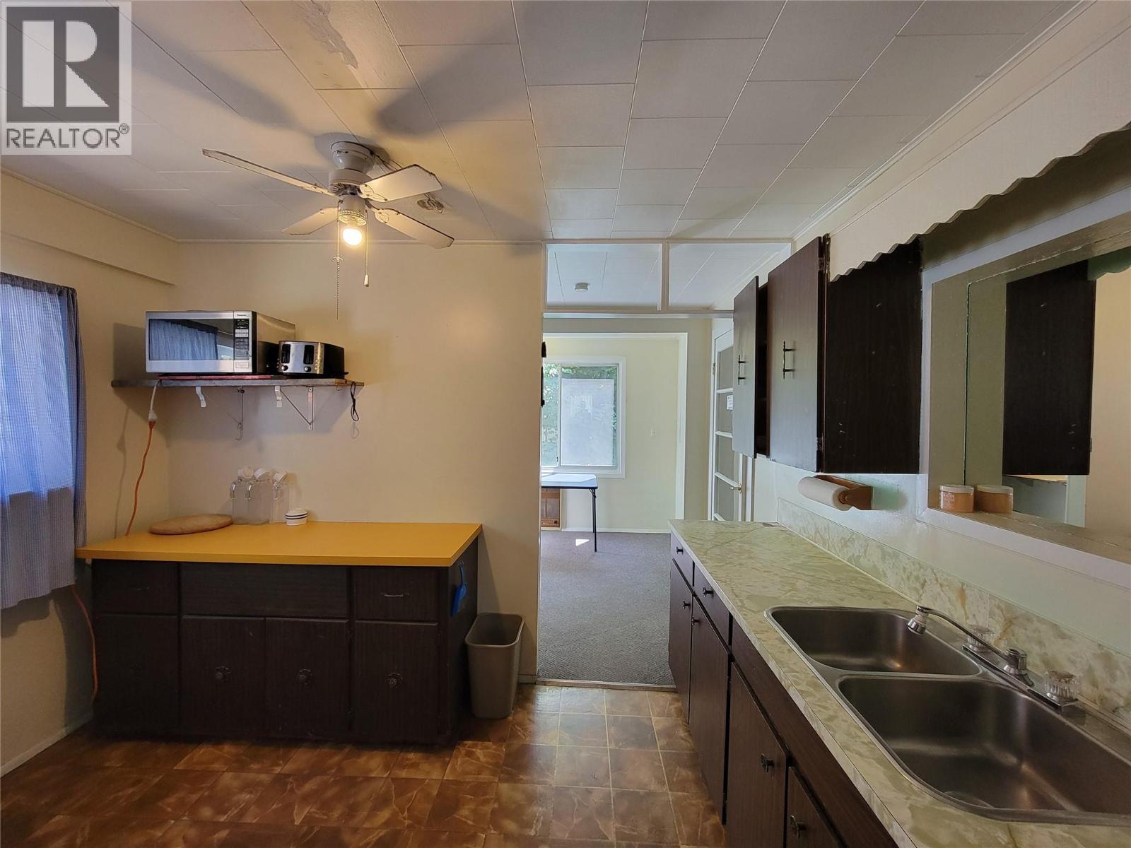 981 Scott Avenue, Hedley, BC - Indoor Photo Showing Other Room
