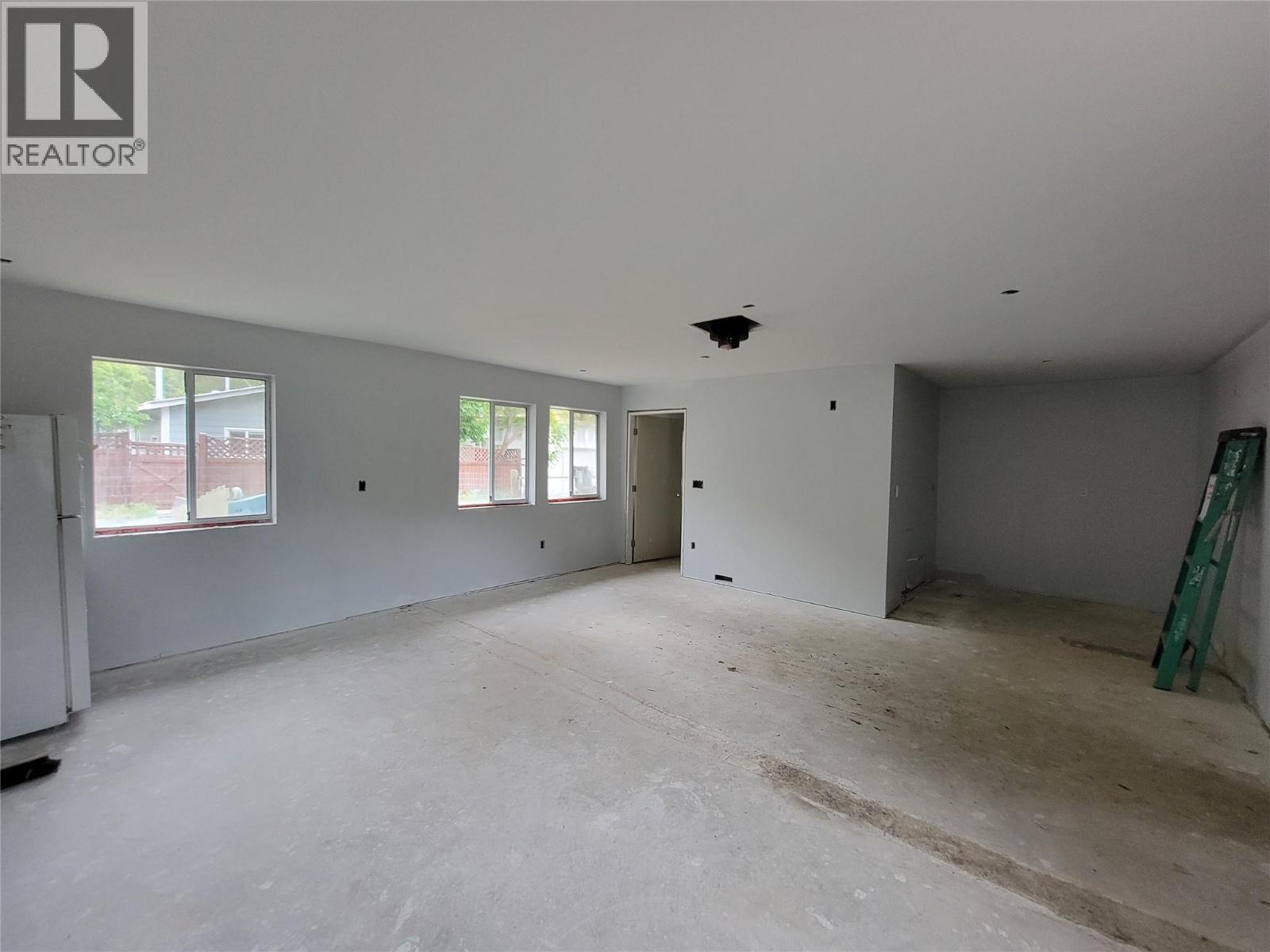 981 Scott Avenue, Hedley, BC - Indoor