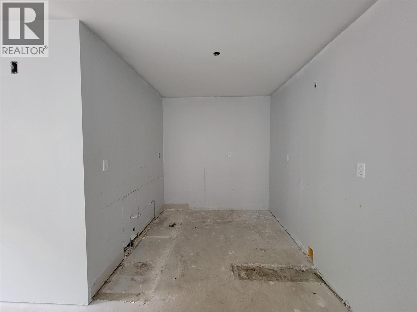 981 Scott Avenue, Hedley, BC - Indoor Photo Showing Garage