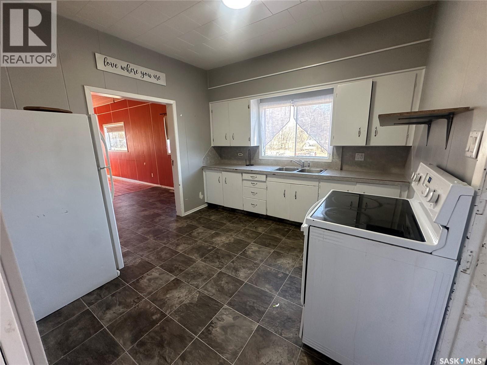 106 2Nd Avenue Se, Norquay, SK - Indoor Photo Showing Laundry Room