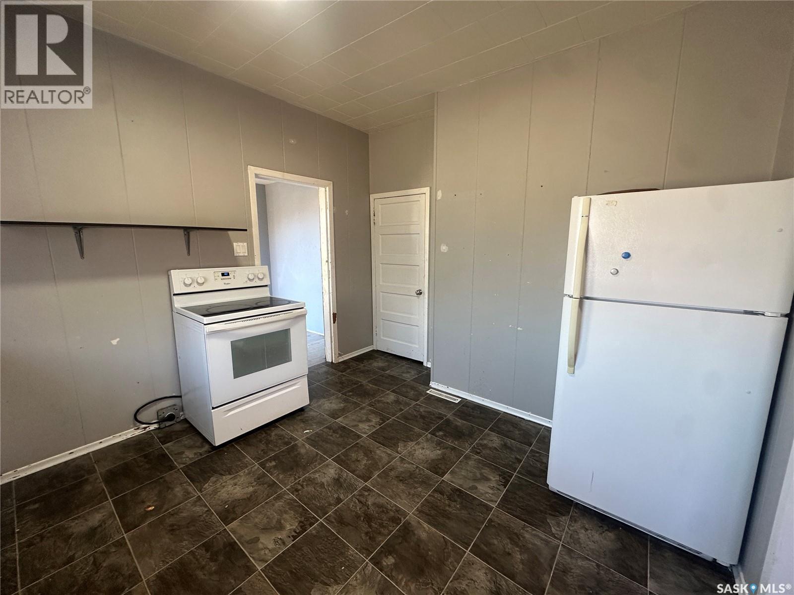 106 2Nd Avenue Se, Norquay, SK - Indoor Photo Showing Kitchen