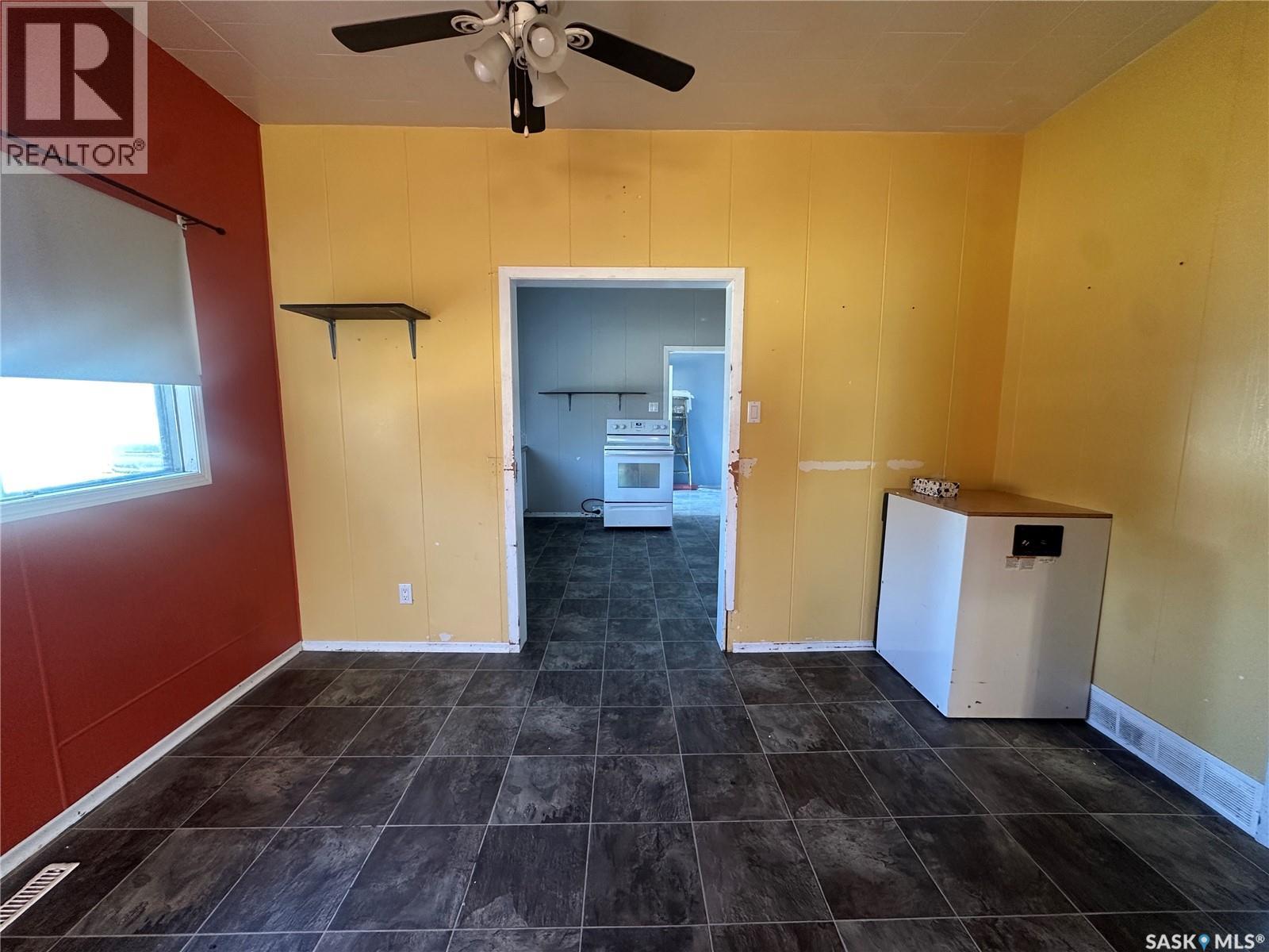 106 2Nd Avenue Se, Norquay, SK - Indoor Photo Showing Other Room
