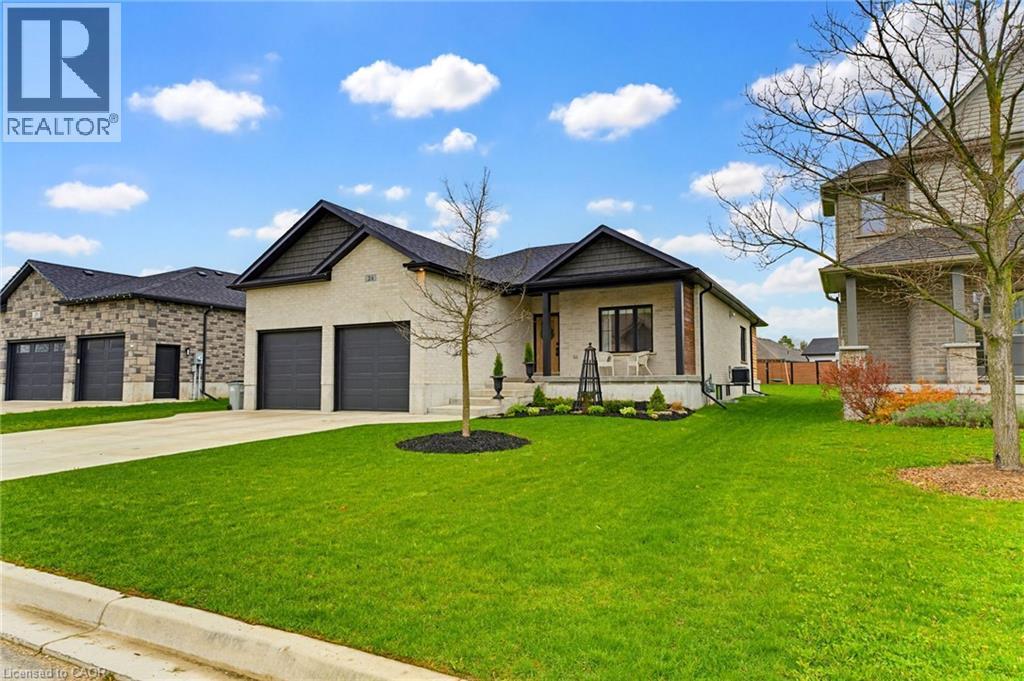 24 Gilmer Crescent, Listowel, ON - Outdoor
