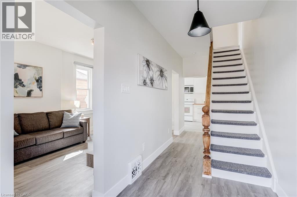 131 Park Row N, Hamilton, ON - Indoor Photo Showing Other Room