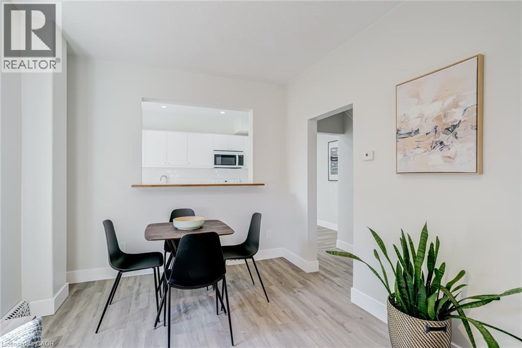 131 Park Row N, Hamilton, ON - Indoor Photo Showing Dining Room
