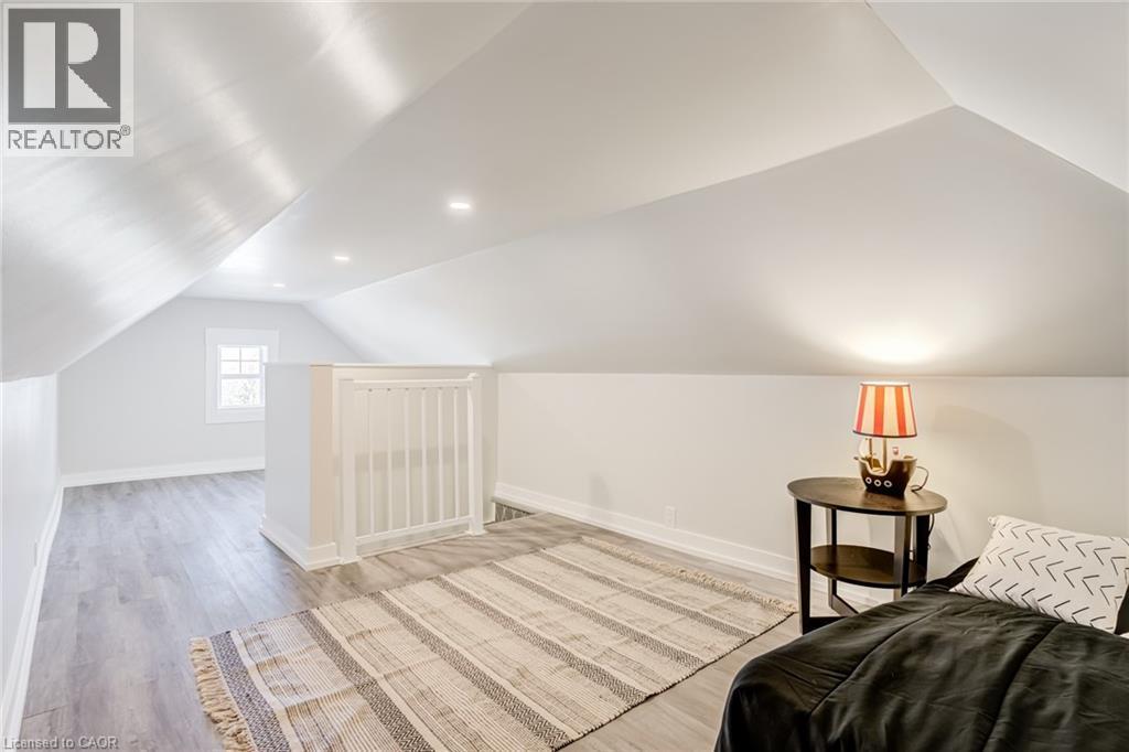 131 Park Row N, Hamilton, ON - Indoor Photo Showing Other Room