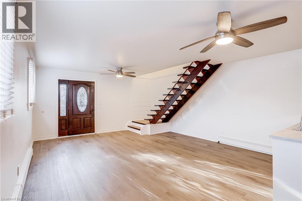 131 Park Row N, Hamilton, ON - Indoor Photo Showing Other Room