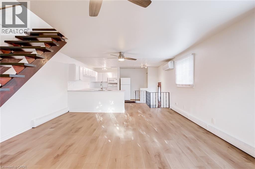 131 Park Row N, Hamilton, ON - Indoor Photo Showing Other Room