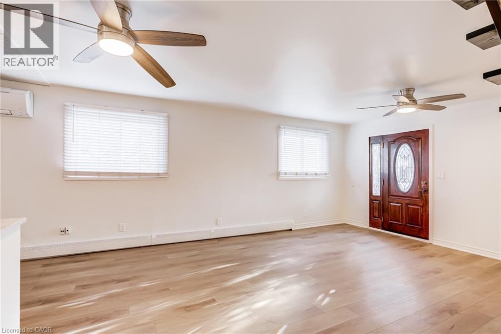 131 Park Row N, Hamilton, ON - Indoor Photo Showing Other Room