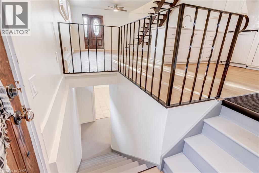 131 Park Row N, Hamilton, ON - Indoor Photo Showing Other Room
