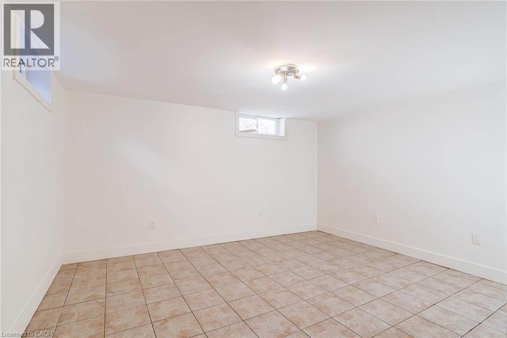 131 Park Row N, Hamilton, ON - Indoor Photo Showing Other Room