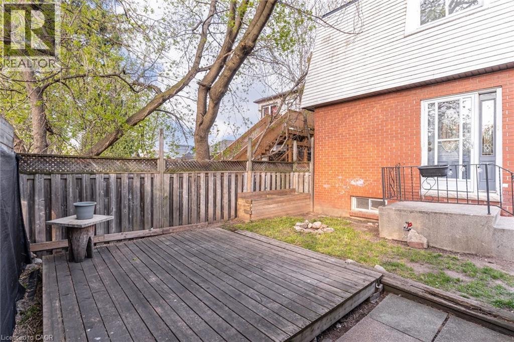 131 Park Row N, Hamilton, ON - Outdoor With Exterior