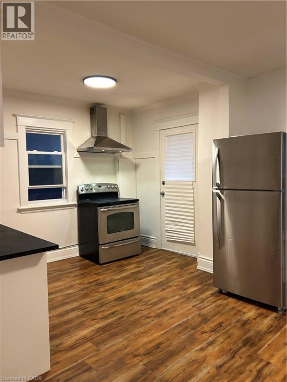 3 Balmoral Avenue S Unit# 2, Hamilton, ON - Indoor Photo Showing Kitchen