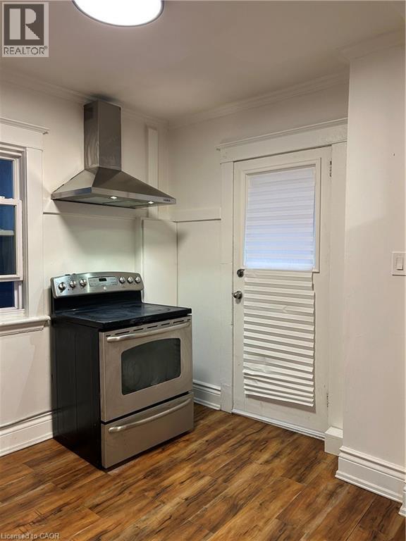 3 Balmoral Avenue S Unit# 2, Hamilton, ON - Indoor Photo Showing Kitchen