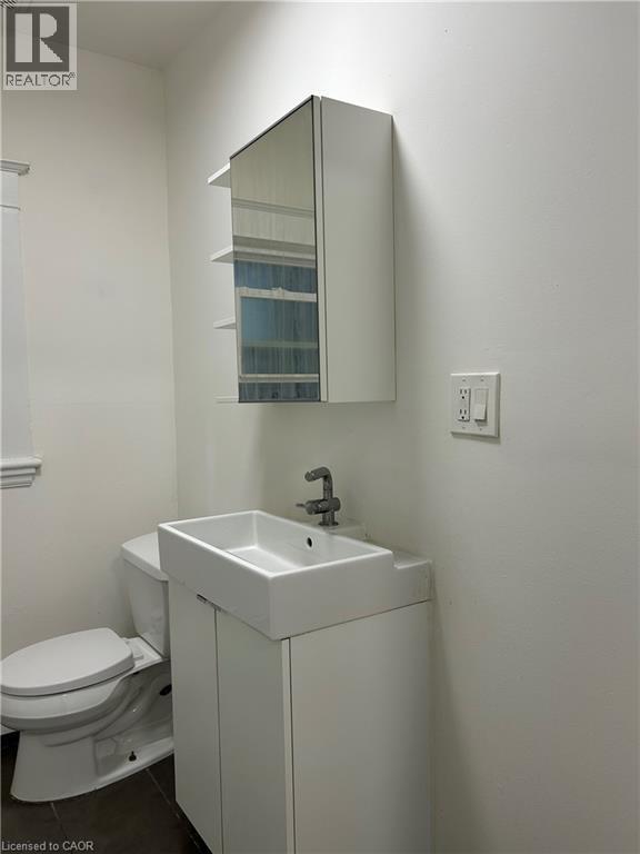 3 Balmoral Avenue S Unit# 2, Hamilton, ON - Indoor Photo Showing Other Room