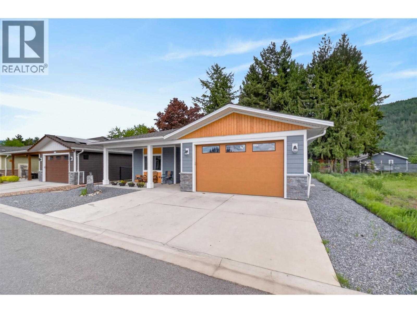 1123 Willow Row, Sicamous, BC - Outdoor With Facade