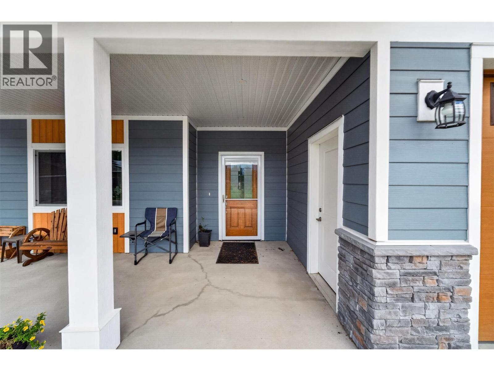 1123 Willow Row, Sicamous, BC - Outdoor With Exterior
