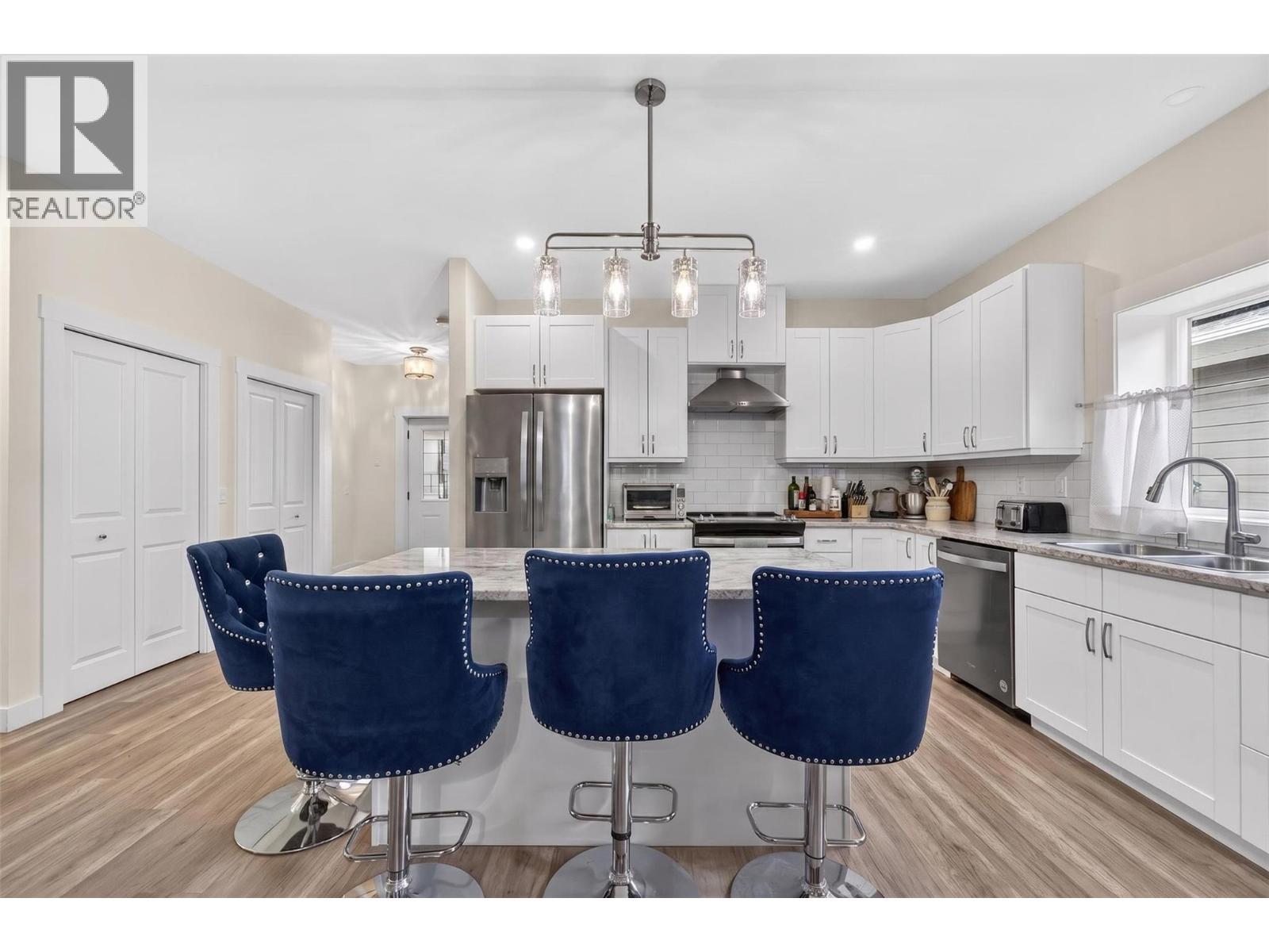 1123 Willow Row, Sicamous, BC - Indoor Photo Showing Kitchen With Double Sink With Upgraded Kitchen