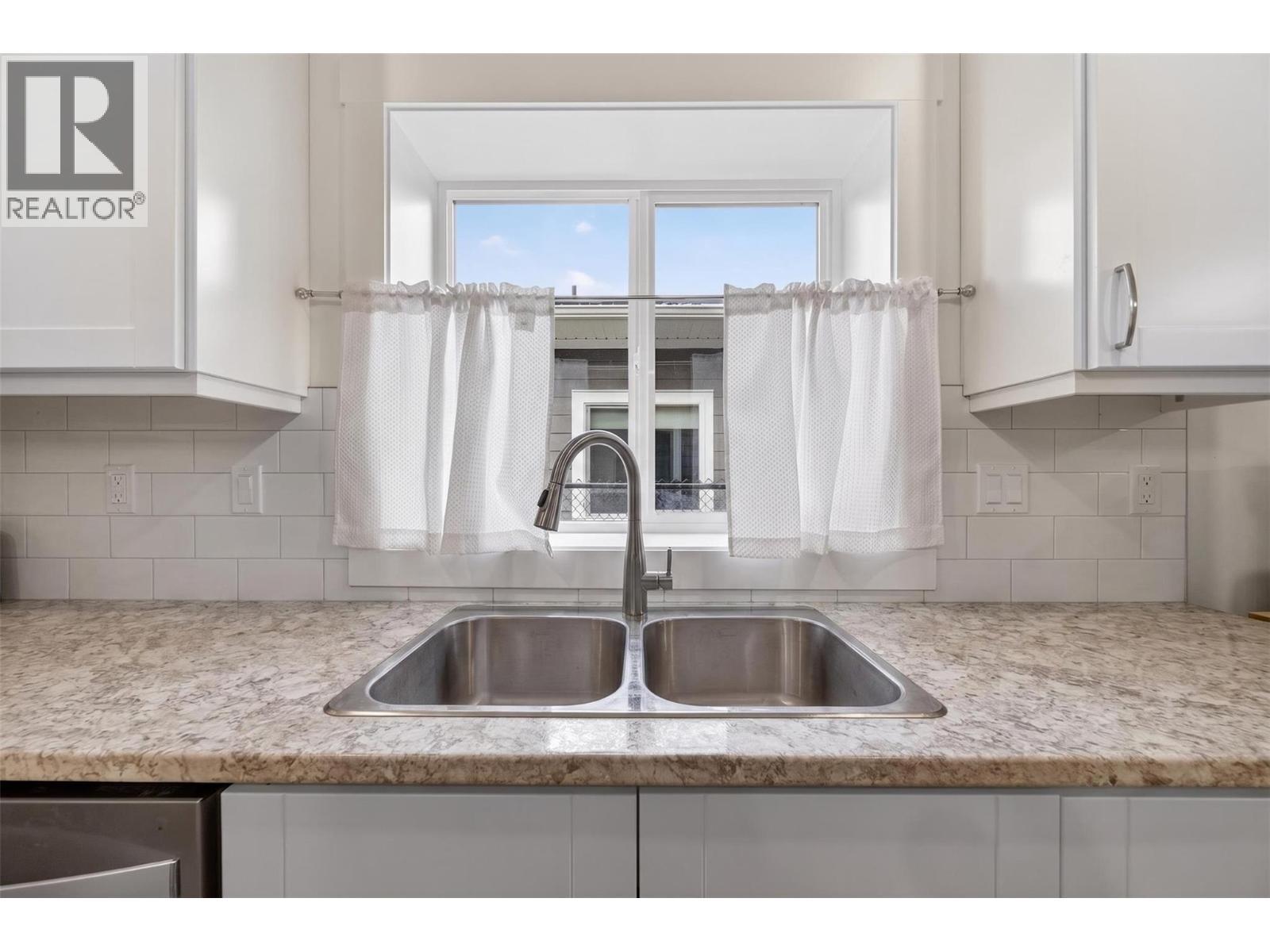 1123 Willow Row, Sicamous, BC - Indoor Photo Showing Kitchen With Double Sink