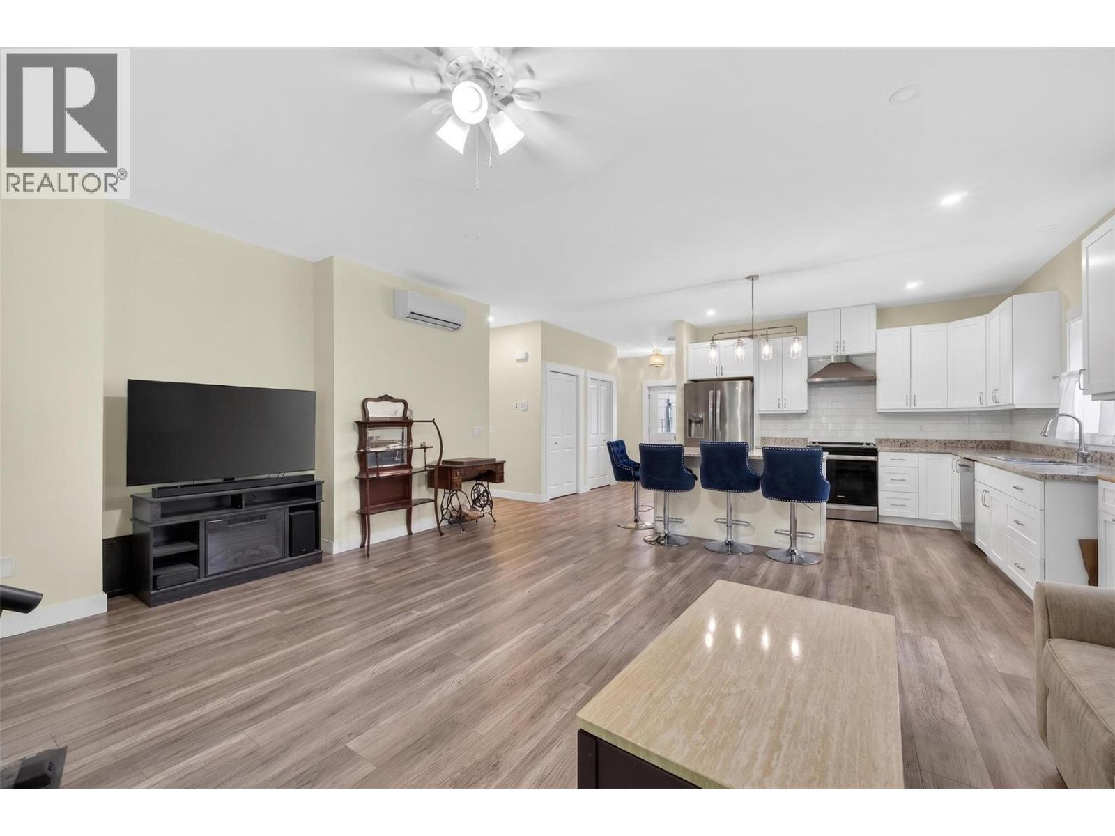 1123 Willow Row, Sicamous, BC - Indoor
