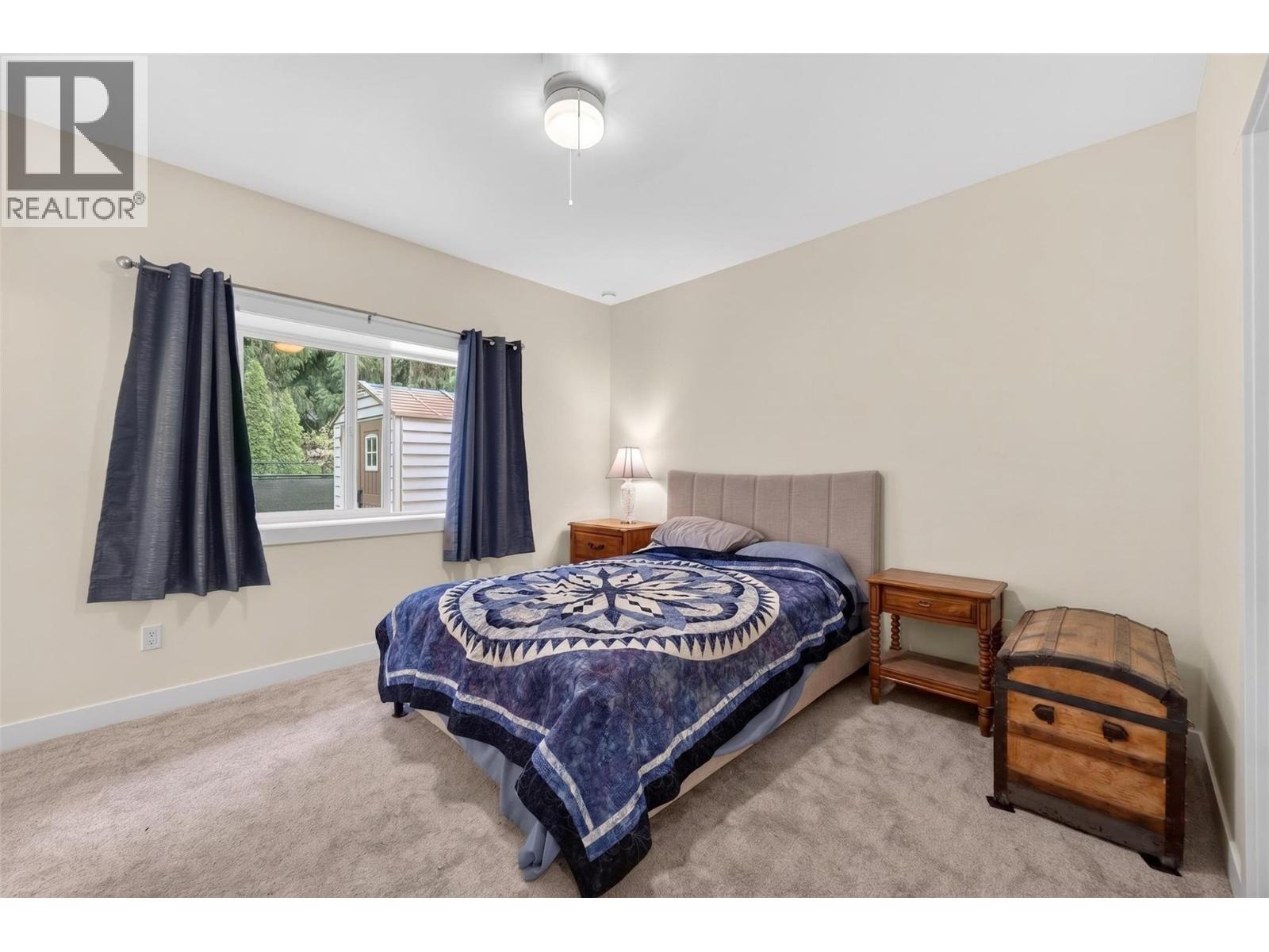 1123 Willow Row, Sicamous, BC - Indoor Photo Showing Bedroom