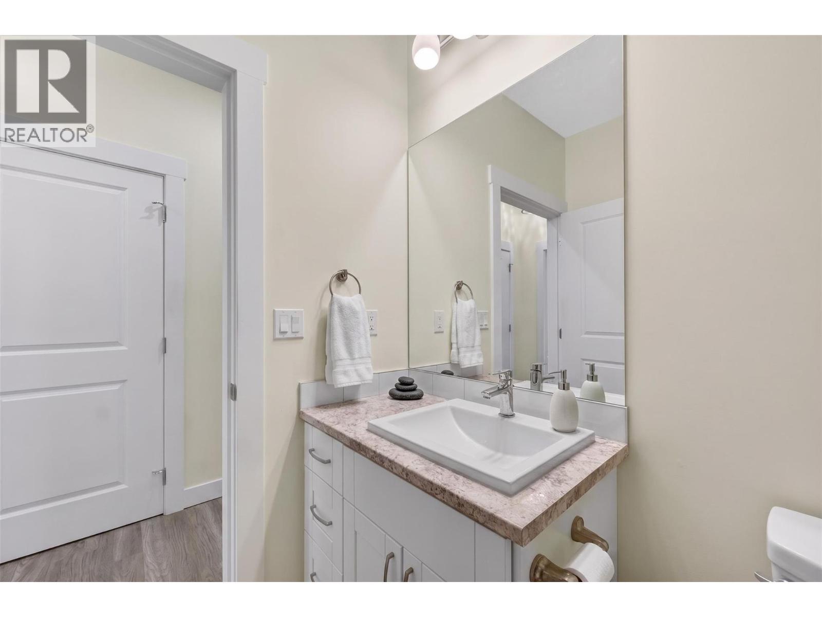 1123 Willow Row, Sicamous, BC - Indoor Photo Showing Bathroom