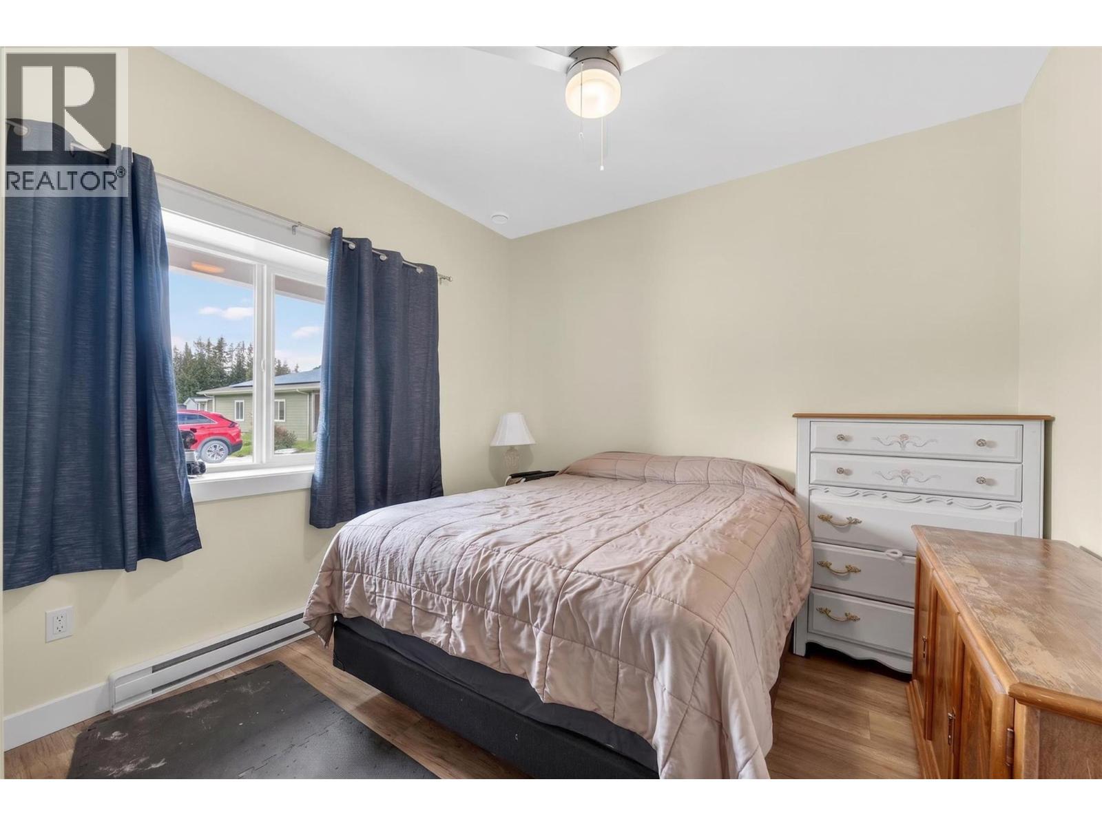 1123 Willow Row, Sicamous, BC - Indoor Photo Showing Bedroom