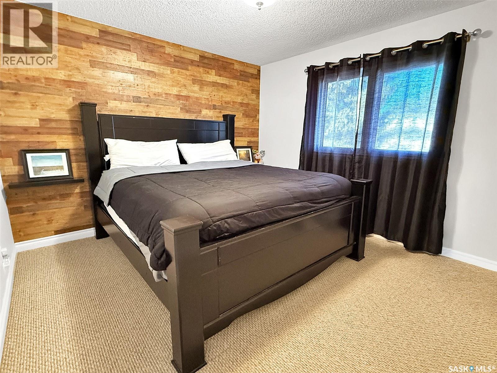 620 8Th Avenue Ne, Swift Current, SK - Indoor Photo Showing Bedroom
