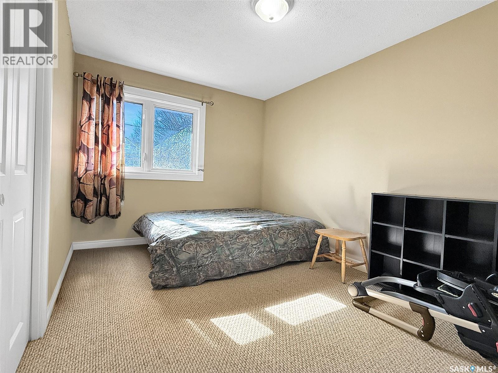 620 8Th Avenue Ne, Swift Current, SK - Indoor Photo Showing Bedroom