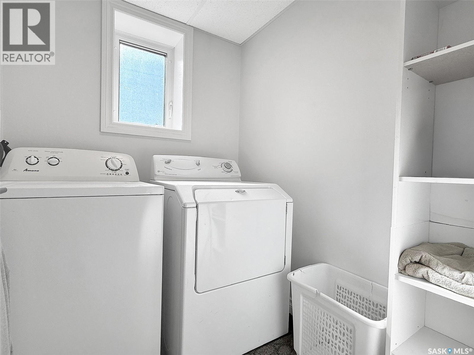 620 8Th Avenue Ne, Swift Current, SK - Indoor Photo Showing Laundry Room