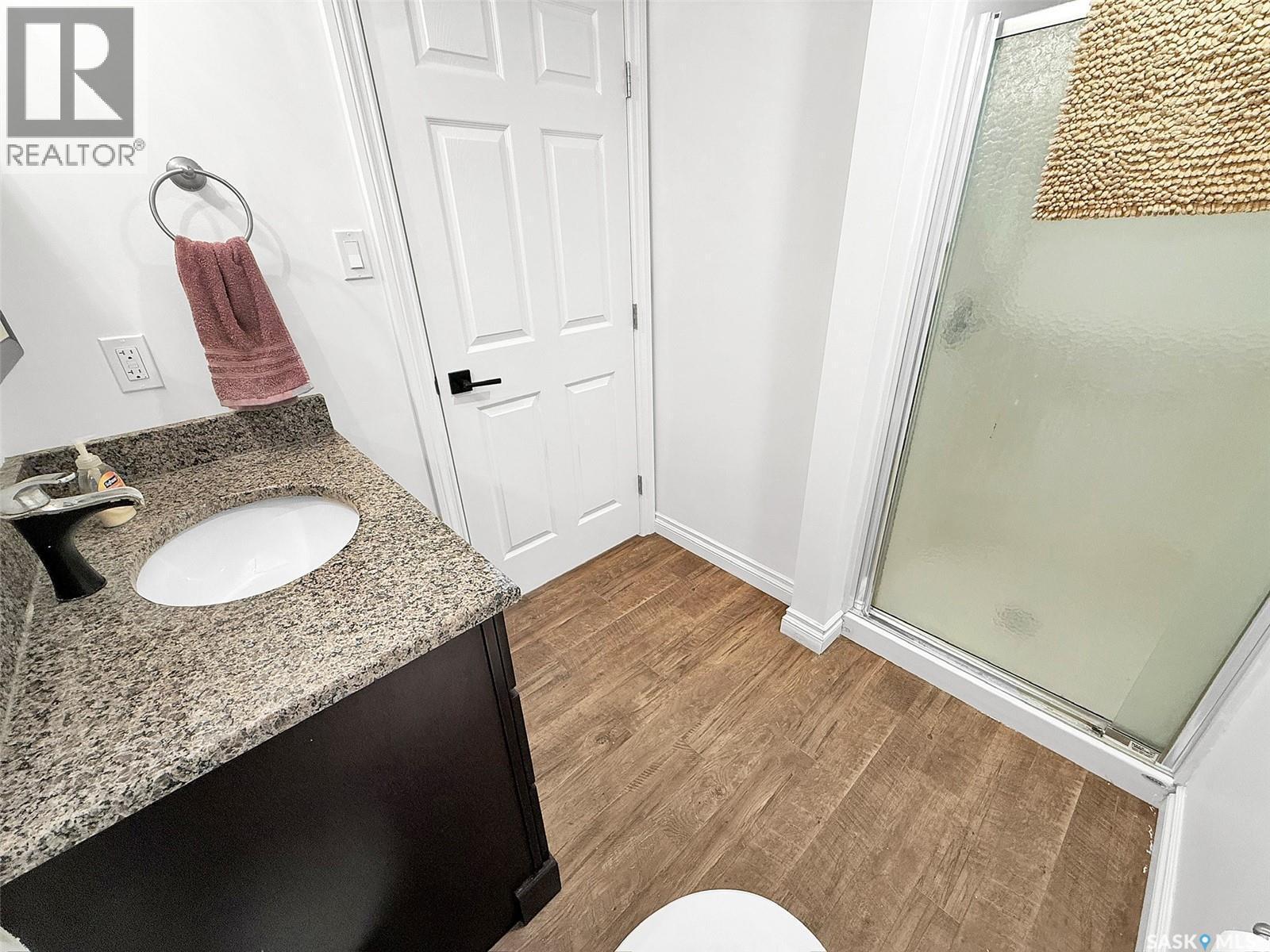 620 8Th Avenue Ne, Swift Current, SK - Indoor Photo Showing Bathroom