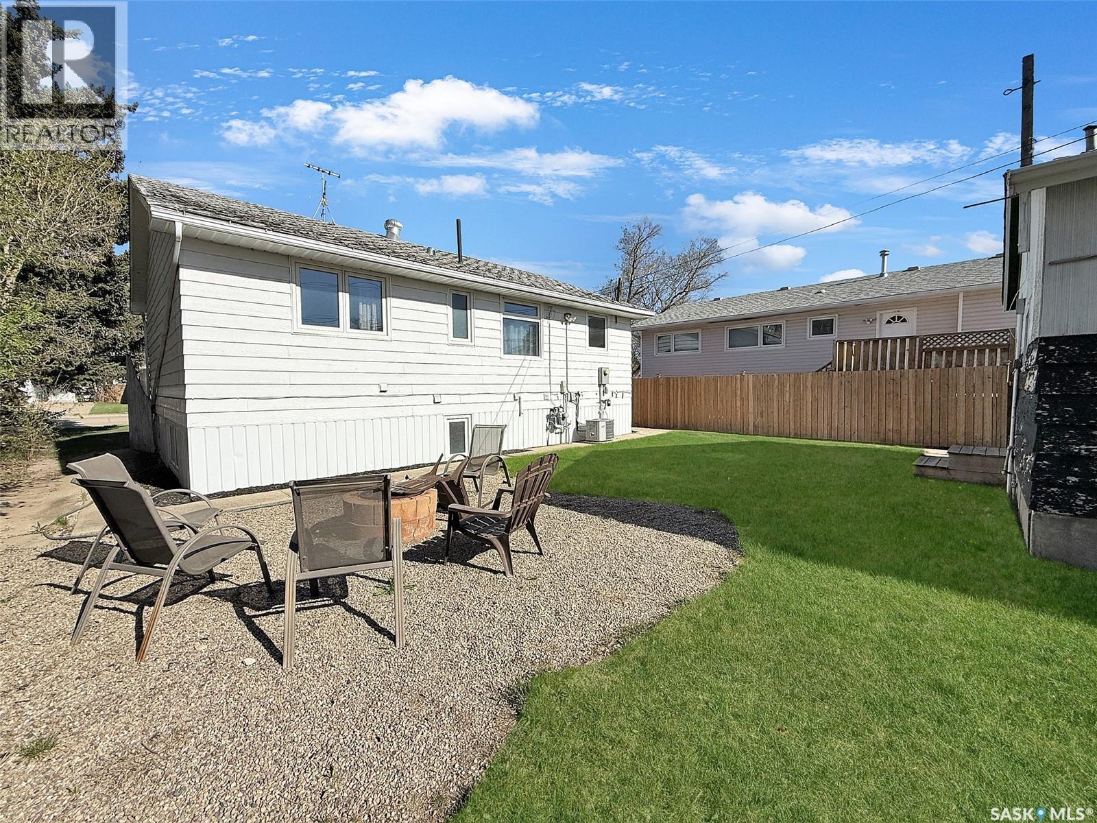 620 8Th Avenue Ne, Swift Current, SK - Outdoor