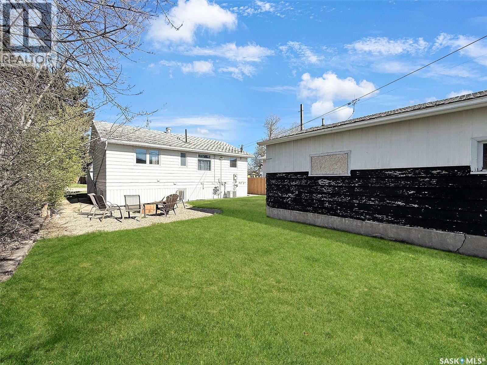 620 8Th Avenue Ne, Swift Current, SK - Outdoor