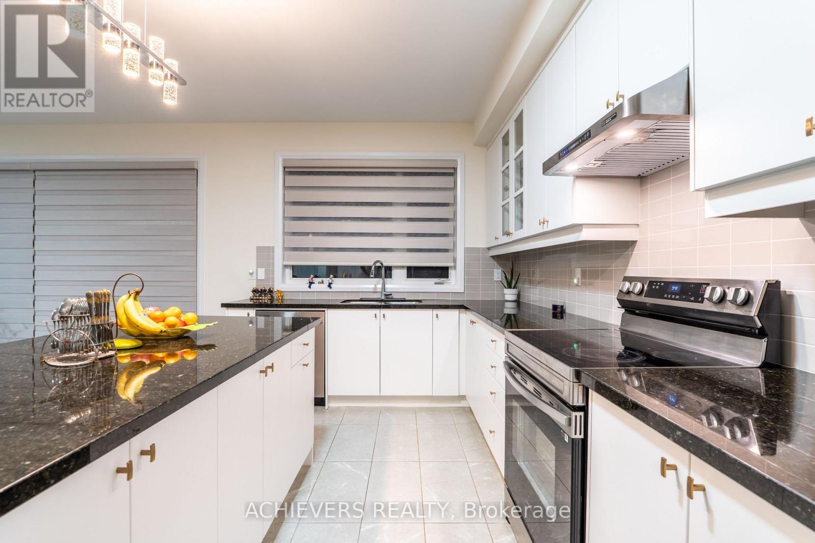 47 Daffodil Road, Springwater, ON - Indoor Photo Showing Kitchen