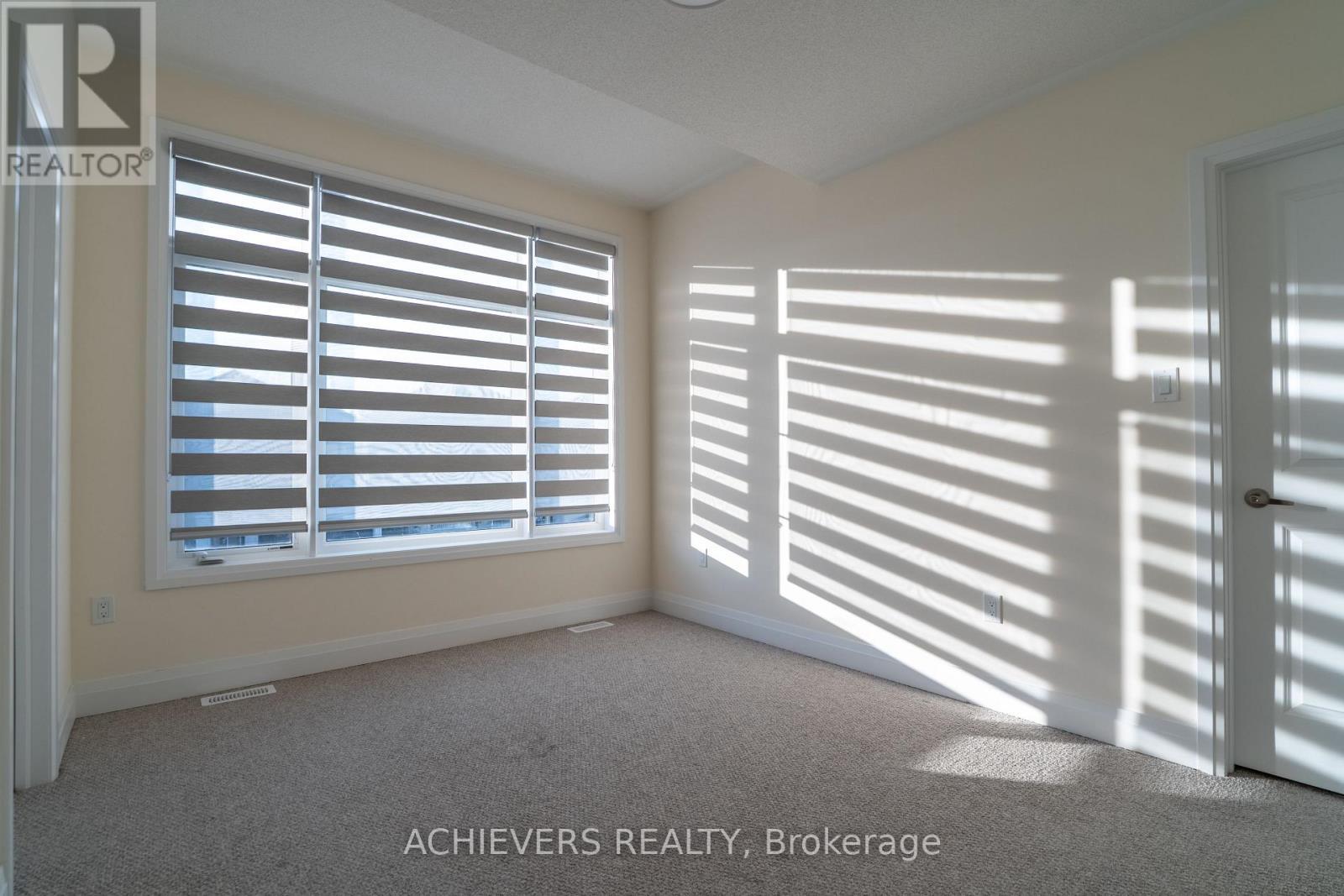 47 Daffodil Road, Springwater, ON - Indoor Photo Showing Other Room