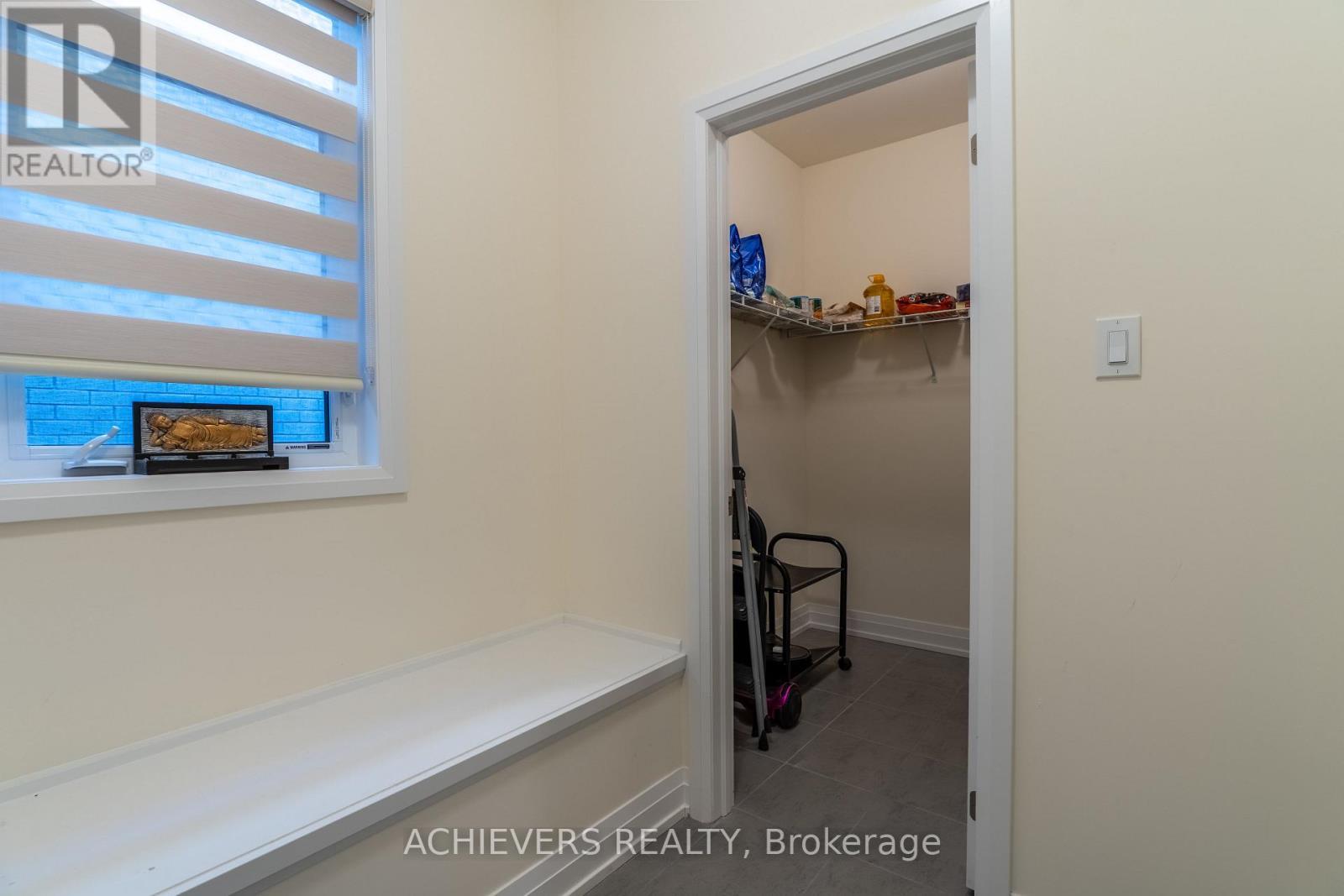 47 Daffodil Road, Springwater, ON - Indoor Photo Showing Other Room