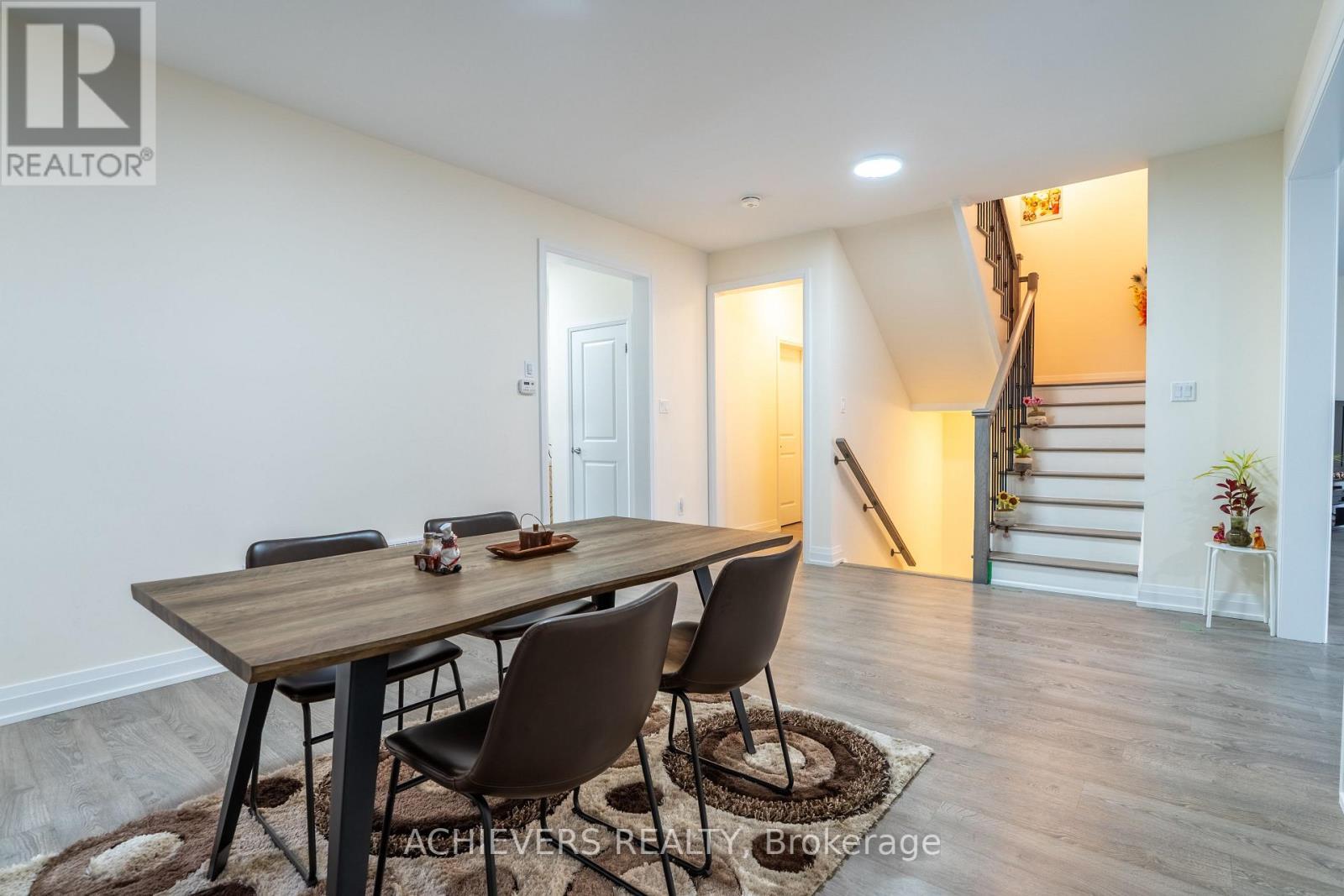 47 Daffodil Road, Springwater, ON - Indoor Photo Showing Dining Room