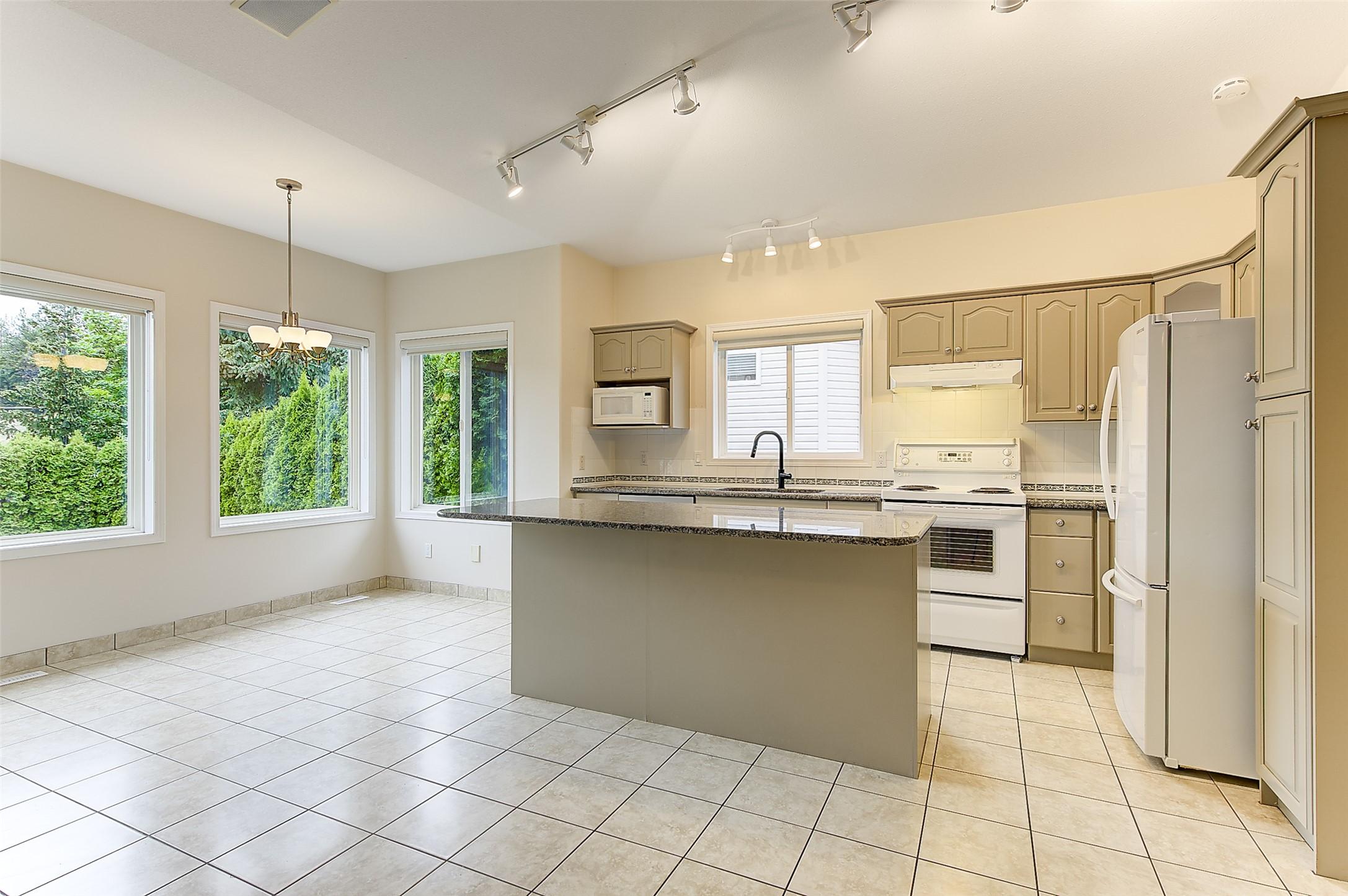 3244 Deer Ridge Court, West Kelowna, BC - Indoor Photo Showing Kitchen