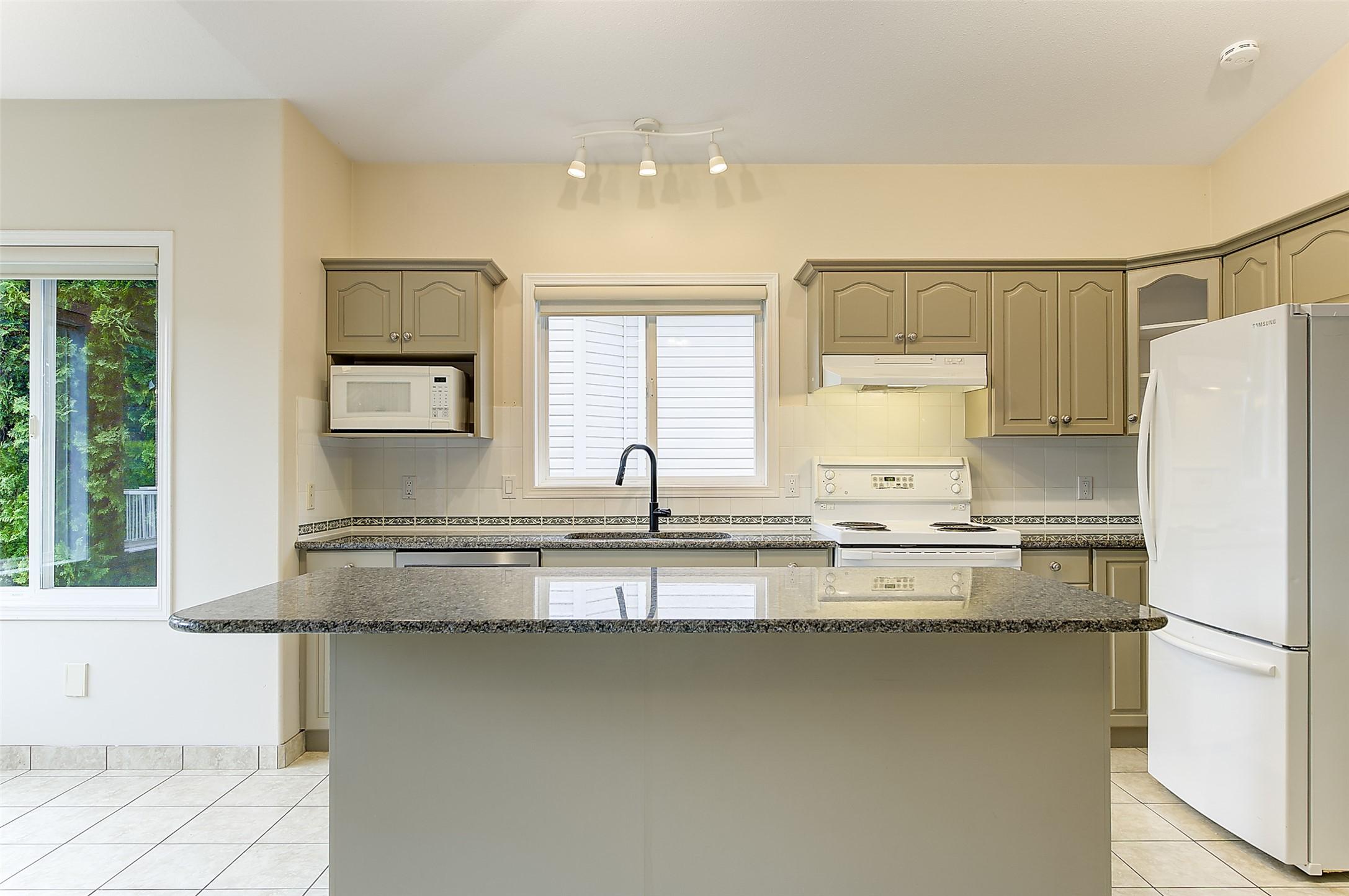 3244 Deer Ridge Court, West Kelowna, BC - Indoor Photo Showing Kitchen